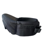 BY MINELLA hoftesæde-Baby & Toddler-BY MINELLA- Close-up af By Minellas hoftesæde – komfort og stil i én løsning - Hoftesæde fastspændt omkring taljen – klar til eventyr med baby - Afslappet gåtur med baby takket være det ergonomiske hoftesæde