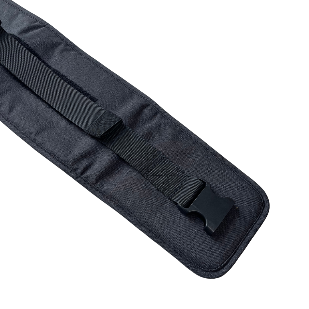 BY MINELLA Forlængerbælte-accessories-BY MINELLA- Close-up af By Minellas hoftesæde – komfort og stil i én løsning - Hoftesæde fastspændt omkring taljen – klar til eventyr med baby - Afslappet gåtur med baby takket være det ergonomiske hoftesæde