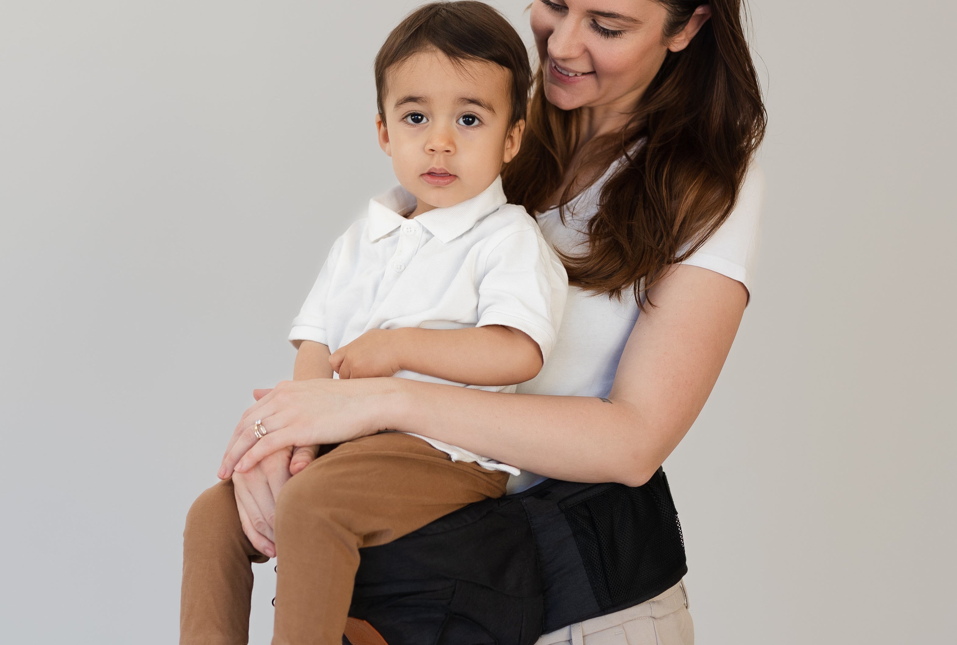 BY MINELLA hoftesæde-Baby & Toddler-BY MINELLA- Close-up af By Minellas hoftesæde – komfort og stil i én løsning - Hoftesæde fastspændt omkring taljen – klar til eventyr med baby - Afslappet gåtur med baby takket være det ergonomiske hoftesæde