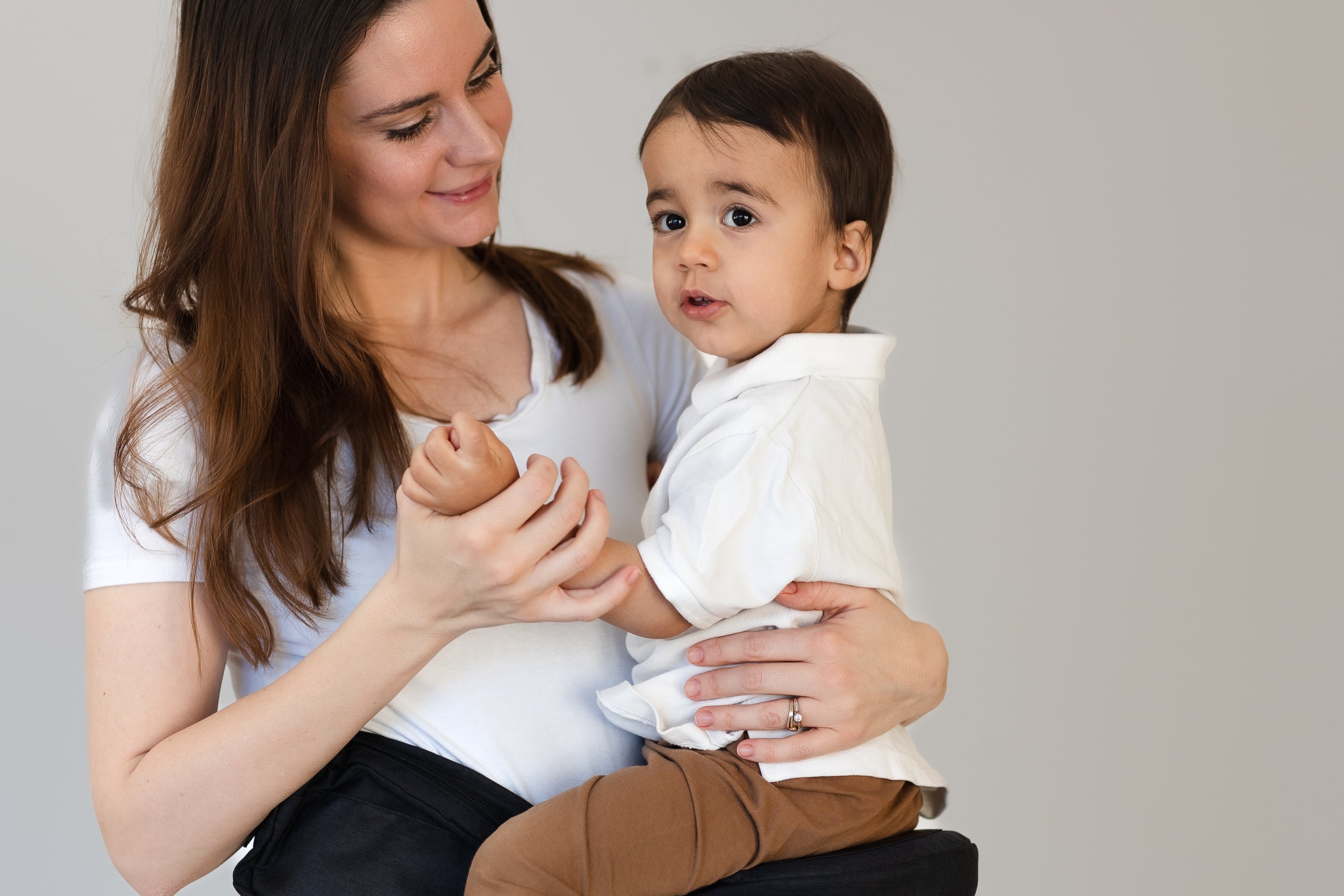 BY MINELLA hoftesæde-Baby & Toddler-BY MINELLA- Close-up af By Minellas hoftesæde – komfort og stil i én løsning - Hoftesæde fastspændt omkring taljen – klar til eventyr med baby - Afslappet gåtur med baby takket være det ergonomiske hoftesæde