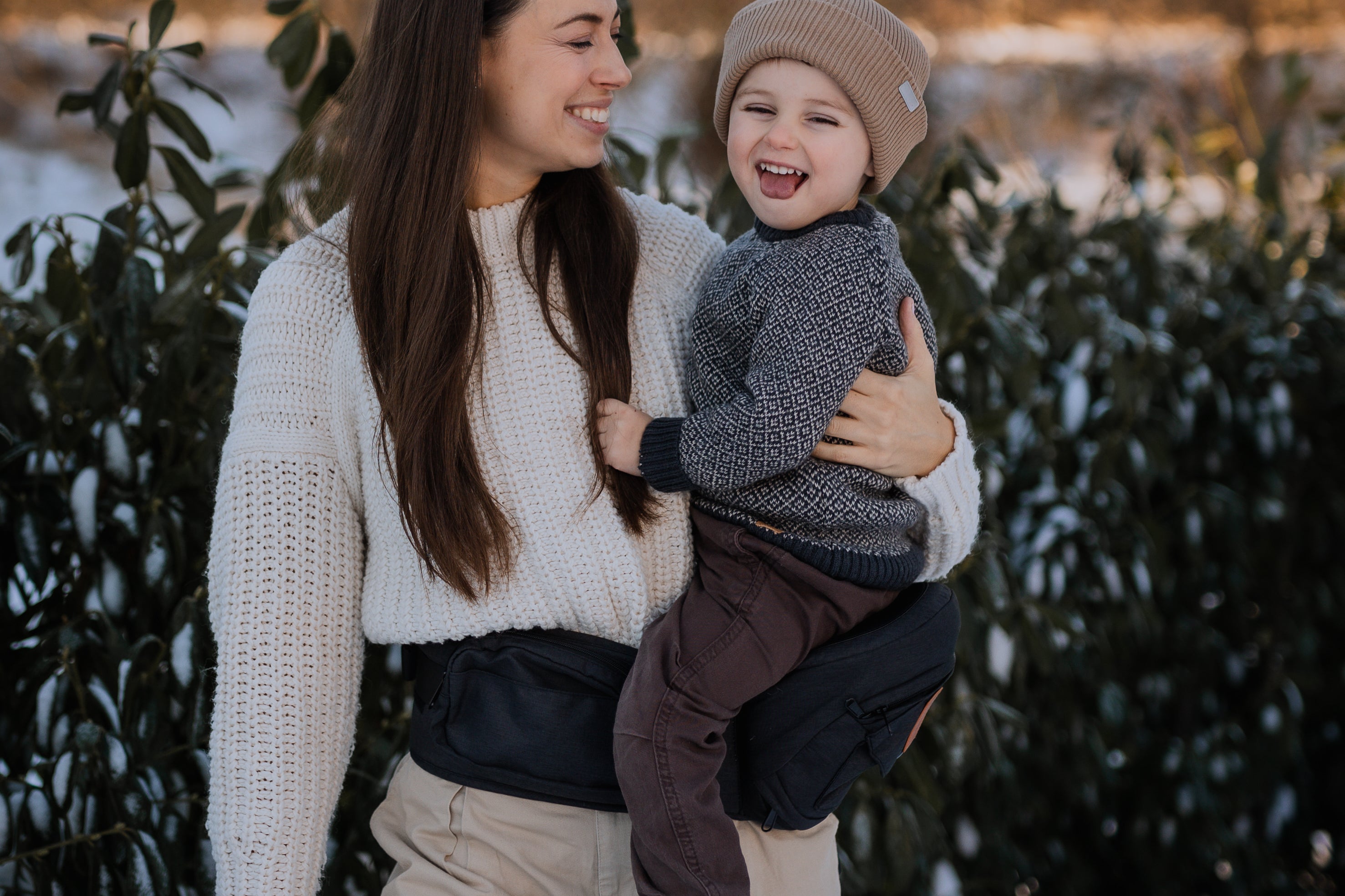 BY MINELLA hoftesæde-Baby & Toddler-BY MINELLA- Close-up af By Minellas hoftesæde – komfort og stil i én løsning - Hoftesæde fastspændt omkring taljen – klar til eventyr med baby - Afslappet gåtur med baby takket være det ergonomiske hoftesæde
