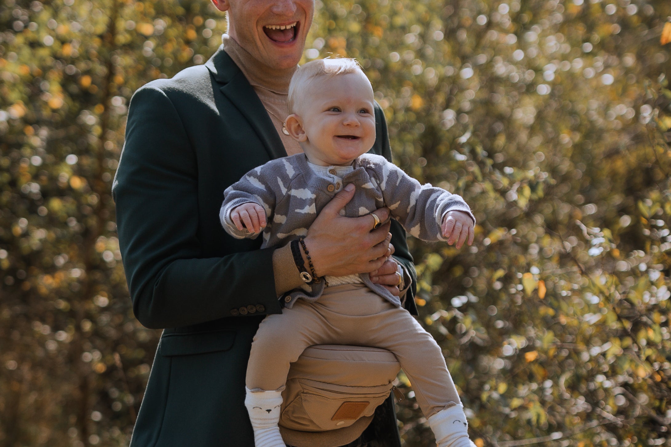 BY MINELLA hoftesæde-Baby & Toddler-BY MINELLA- Close-up af By Minellas hoftesæde – komfort og stil i én løsning - Hoftesæde fastspændt omkring taljen – klar til eventyr med baby - Afslappet gåtur med baby takket være det ergonomiske hoftesæde