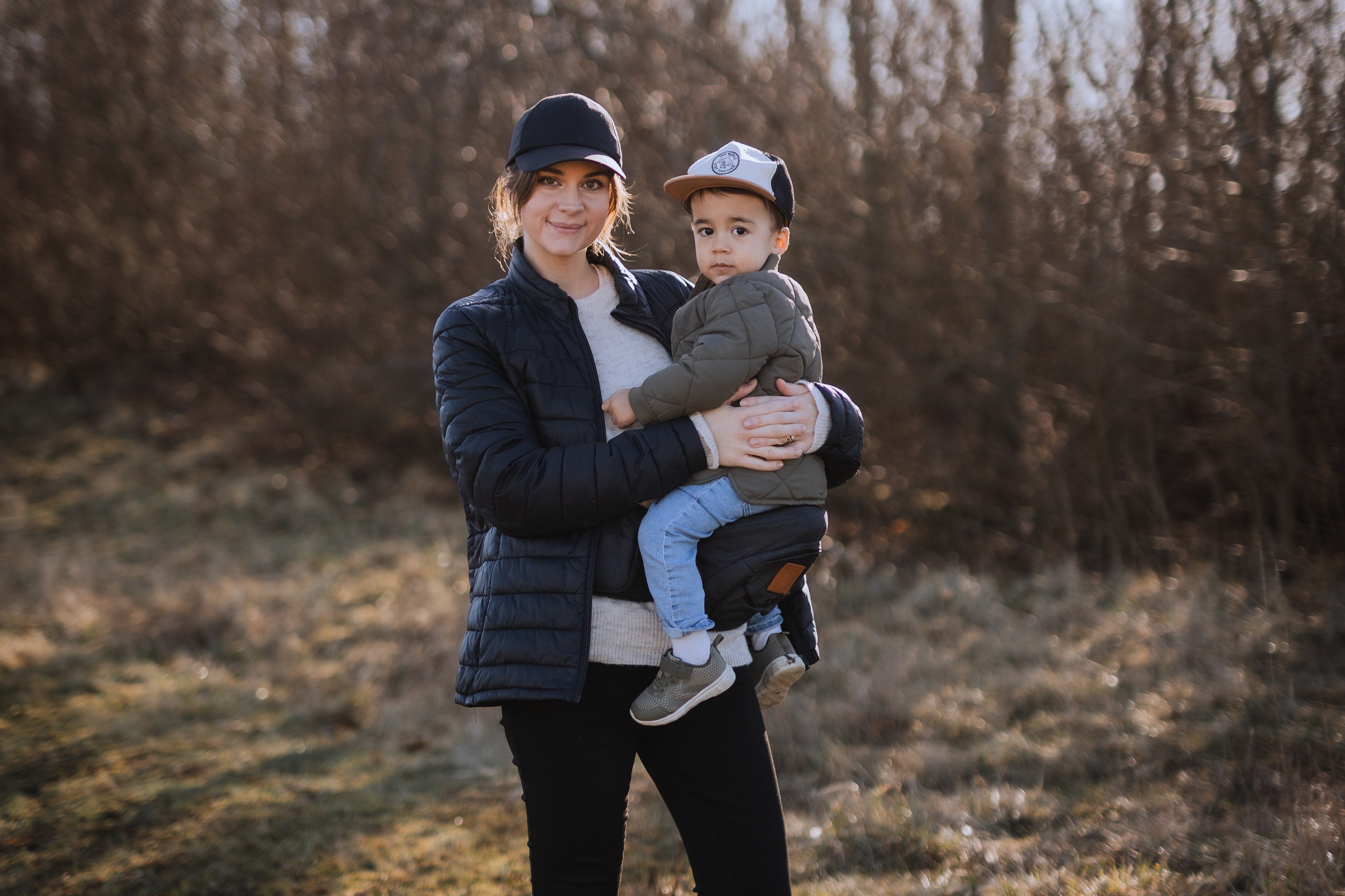 BY MINELLA hoftesæde-Baby & Toddler-BY MINELLA- Close-up af By Minellas hoftesæde – komfort og stil i én løsning - Hoftesæde fastspændt omkring taljen – klar til eventyr med baby - Afslappet gåtur med baby takket være det ergonomiske hoftesæde