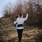 BY MINELLA hoftesæde-Baby & Toddler-BY MINELLA- Close-up af By Minellas hoftesæde – komfort og stil i én løsning - Hoftesæde fastspændt omkring taljen – klar til eventyr med baby - Afslappet gåtur med baby takket være det ergonomiske hoftesæde