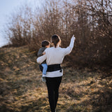 BY MINELLA hoftesæde-Baby & Toddler-BY MINELLA- Close-up af By Minellas hoftesæde – komfort og stil i én løsning - Hoftesæde fastspændt omkring taljen – klar til eventyr med baby - Afslappet gåtur med baby takket være det ergonomiske hoftesæde