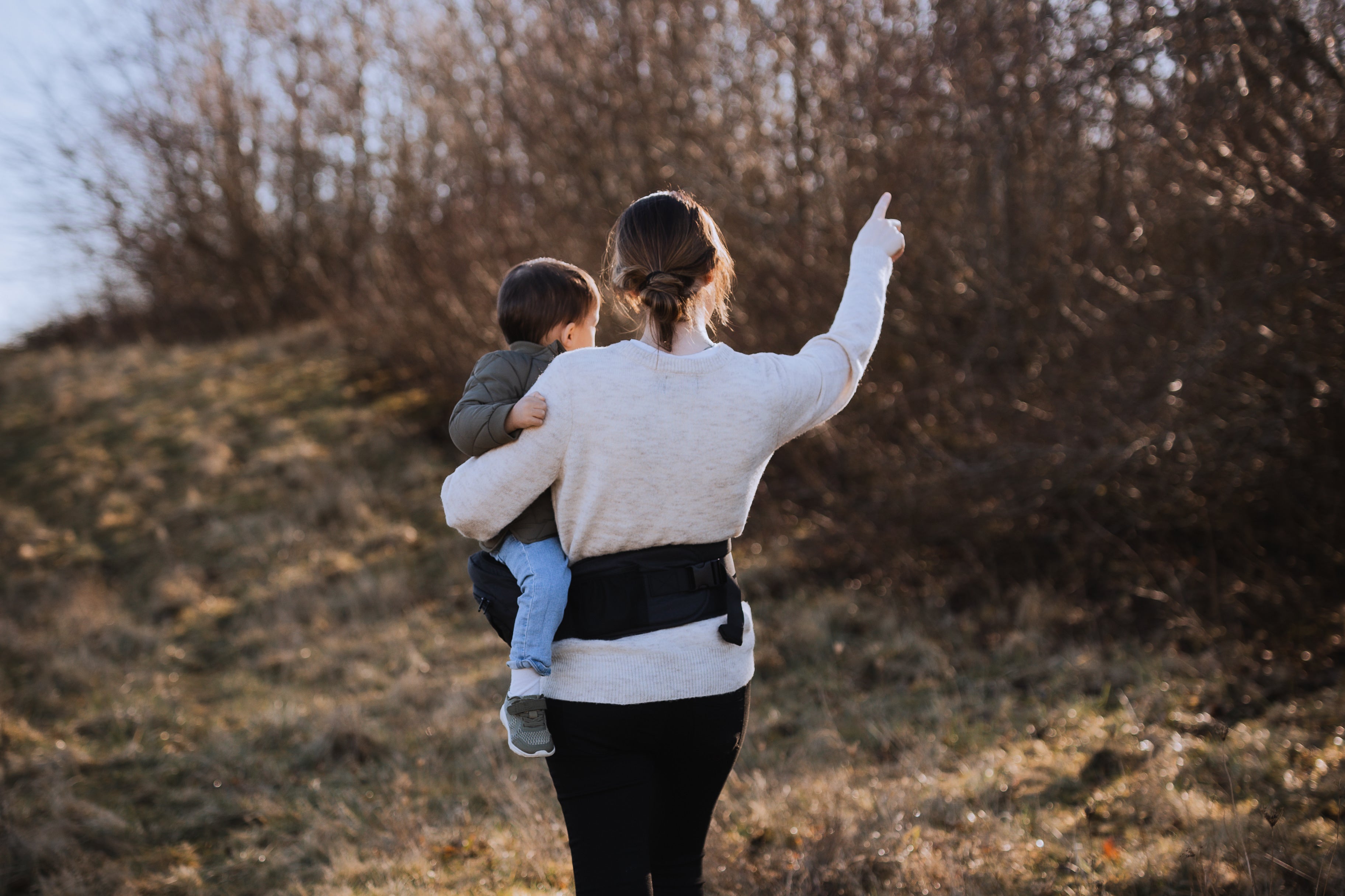 BY MINELLA hoftesæde-Baby & Toddler-BY MINELLA- Close-up af By Minellas hoftesæde – komfort og stil i én løsning - Hoftesæde fastspændt omkring taljen – klar til eventyr med baby - Afslappet gåtur med baby takket være det ergonomiske hoftesæde