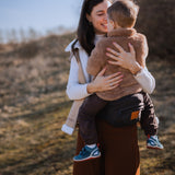 BY MINELLA hoftesæde-Baby & Toddler-BY MINELLA- Close-up af By Minellas hoftesæde – komfort og stil i én løsning - Hoftesæde fastspændt omkring taljen – klar til eventyr med baby - Afslappet gåtur med baby takket være det ergonomiske hoftesæde