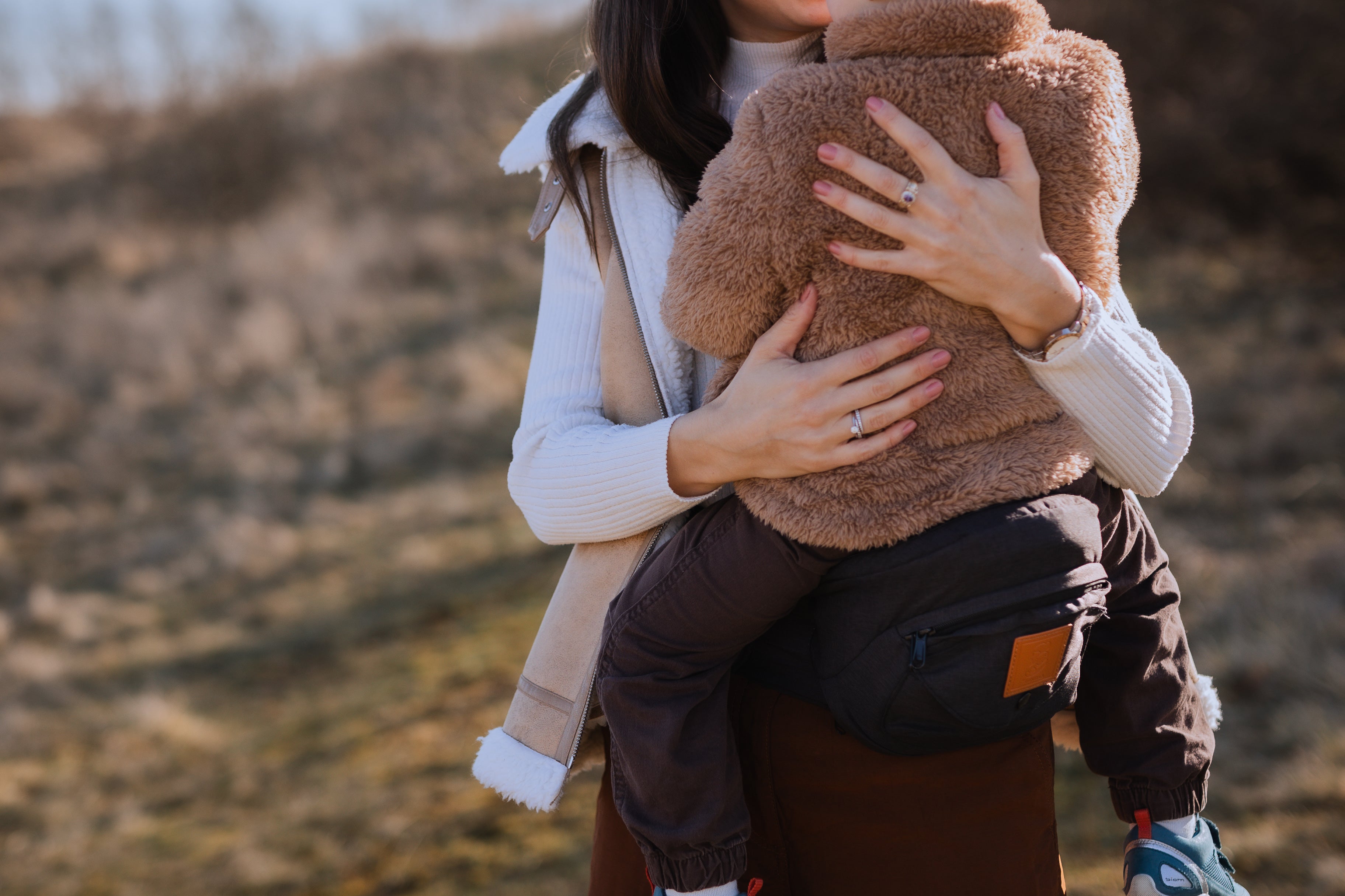 BY MINELLA hoftesæde-Baby & Toddler-BY MINELLA- Close-up af By Minellas hoftesæde – komfort og stil i én løsning - Hoftesæde fastspændt omkring taljen – klar til eventyr med baby - Afslappet gåtur med baby takket være det ergonomiske hoftesæde