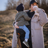 BY MINELLA hoftesæde-Baby & Toddler-BY MINELLA- Close-up af By Minellas hoftesæde – komfort og stil i én løsning - Hoftesæde fastspændt omkring taljen – klar til eventyr med baby - Afslappet gåtur med baby takket være det ergonomiske hoftesæde